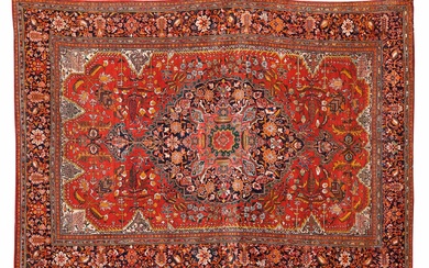 Fin et important tapis SAROUK (Perse), fin du 19ème siècle Dimensions : 390 x 270cm....