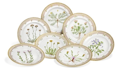 SOLD. "Flora Danica" seven porcelain dinner plates. 3549. Royal Copenhagen. Diam. 25.5 cm. (7) – Bruun Rasmussen Auctioneers of Fine Art