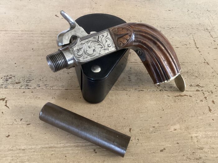 France - 1840/50 - modèle de luxe finement sculpté et ciselé - détente automatique - Percussion - Pistol - 12mm cal