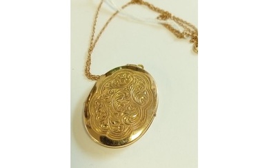 Fully hallmarked 9ct gold large oval locket pendant on an 18...