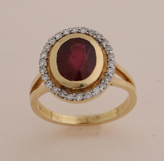 Gold ring with ruby â€‹â€‹and diamond