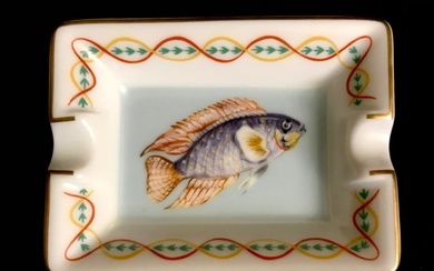 Hermès - Ashtray - A gorgeous HERMÈS ashtray, very unusual decoration with an aquarium’s fish. Fine porcelain - arium’s fish. Fine porcelain
