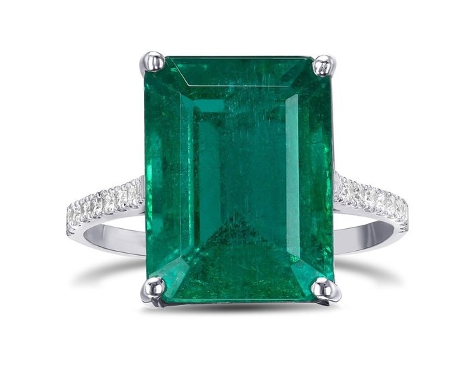 IGI MINOR OIL 9.62ct Emerald & 0.20Ct Diamonds - 14 kt. White gold - Ring