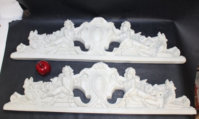 Lot of 2 cast resin cherubs flanking cabochon crests