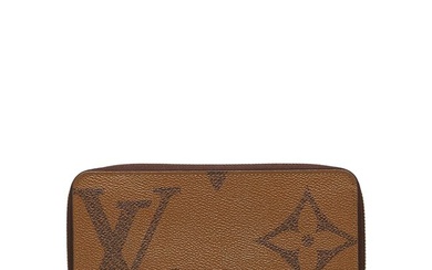 Louis Vuitton Monogram Giant Reverse Zippy Wallet