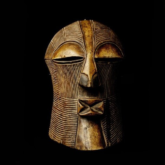 MASK TYPE "KIFWEBE" feminine, the whole surface covered with striations arranged in harmony and regularity. Wood, shiny patina of use. Songyé, Democratic Republic of Congo