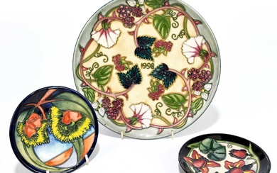 MOORCROFT; a limited edition year plate dated 1998, diameter 22cm,...