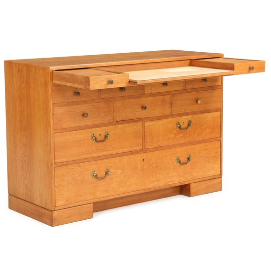 Mogens Koch: Freestanding solid oak chest of drawers. Front with 12 drawers and pull-out leaf. Brass handles. H. 80.5 cm. W. 116.5 cm. D. 45 cm.