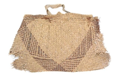 Murik Basket Bag, with bold two-tone design