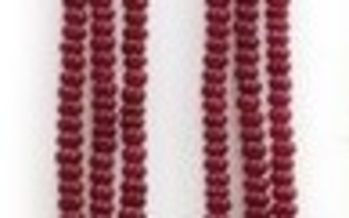 NECKLACE composed of 3 rows of falling ruby beads. Gross weight : 43 g A ruby necklace