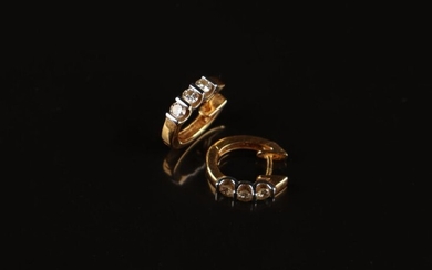 PAIR OF GOLD AND DIAMOND EAR BUTTONS, gross weight 3.4...