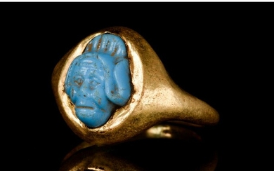 PHOENICIAN FAIENCE GODDESS HEAD IN A GOLD RING