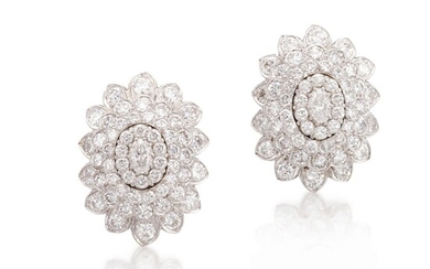 Pair of Diamond Earrings | 大衛韋伯 | 鑽石耳環一對, David Webb