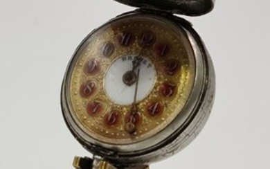 Pendule miniature insérée dans une mappemonde... - Lot 139 - MJV Soudant