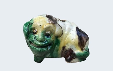 Pug dog joss stick holder decorated with Famille Verte enamels on the biscuit - Porcelain - China - Kangxi (1662-1722)