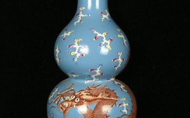 Qing Dynasty Qianlong turquoise green glaze enamel gourd vase