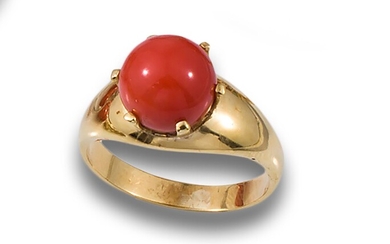 RING, 70'S, YELLOW GOLD AND CORAL