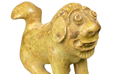 褐玉瓷开片雕狮子 CERAMIC CRACKLED GLAZED FIGURINE LION