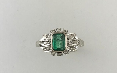 Ring in white gold 750°/°°° set with an emerald in a leafy setting of diamonds, Circa 1950, (grey), Gross weight: 5,21g