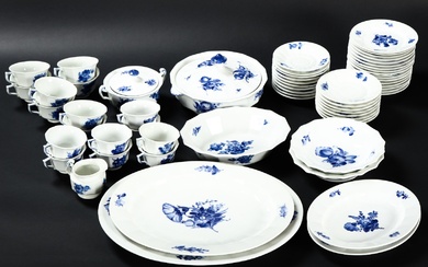 Royal Copenhagen / Royal Porcelain. Blue Flower Angular, etc. Various parts service (60)