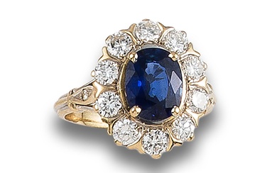 SAPPHIRE AND DIAMONDS ROSETTE RING, IN YELLOW GOLD
