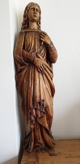 Sculpture, Female saint - Walnut - 17th century