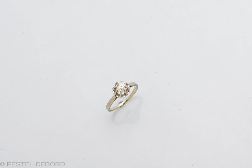 Solitaire ring in 18 karat white gold (750 thousandths) and...