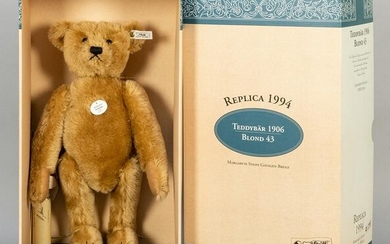 Steiff 1906 Teddy Bear Blond Replica Limited Edition.