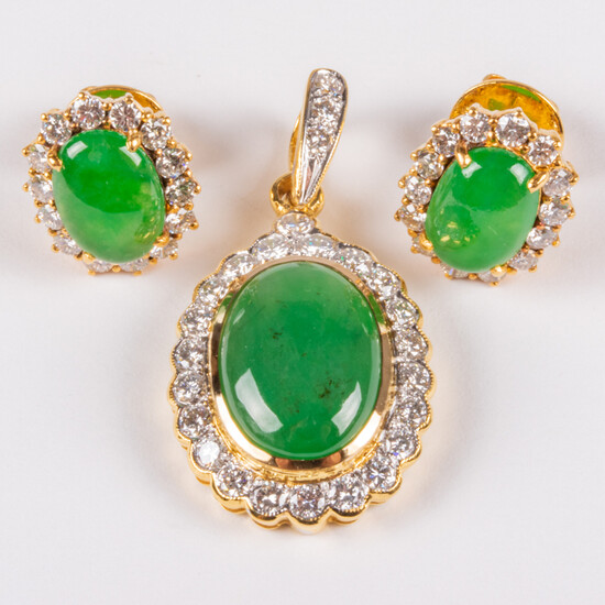Suite of 18kt Yellow Gold, Jade and Diamond Pendant and Earrings