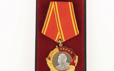 THE ORDER OF LENIN, (Орден Ленина, The Order of Lenina) 23K gold and platinum, with enamel.