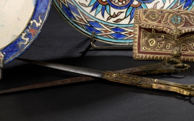 TURQUIE, fin XVIII-XIXe siècle Deux paires de ciseaux en acier, laiton et laiton doré à...