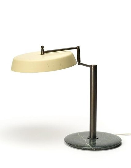 Table lamp with articulated arm with lenticular base in