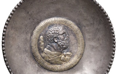 Une plaque d'argent du Bas-Empire romain avec un buste d'Hercule, mid-4th century A.D. Plaque en...