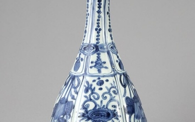 Vase - Porcelain - A blue and white flask, Wanli (1572-1623) - China - Ming Dynasty (1368-1644)