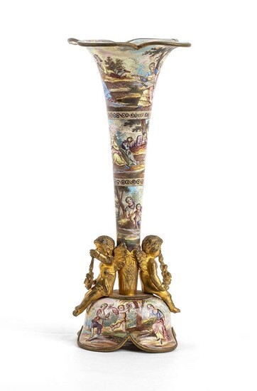Vase viennois en émail et bronze - 19ème sièclebronze doré avec deux putti ailés scènes...