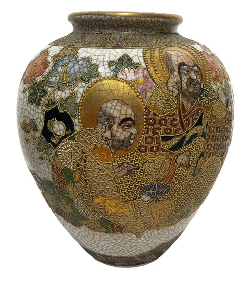 Vaso in porcellana giapponese Satsuma, raffigurante personaggi in oro.H cm 32