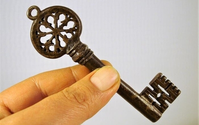 Venetian Key - 8 sectors rosette - Forged iron - 16th century