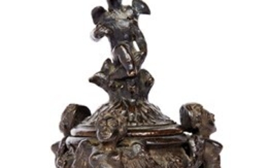Veneto, inizi secolo XVII CALAMAIO in bronzo, base tripode...