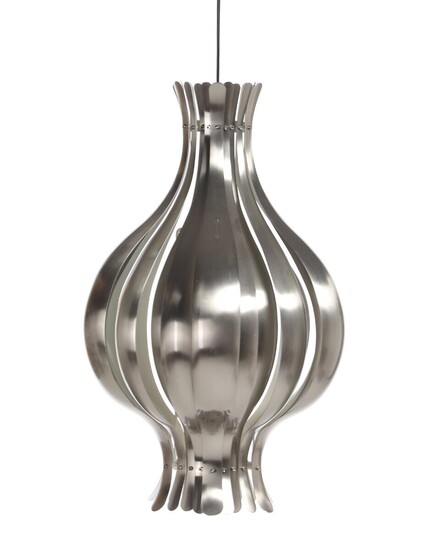 SOLD. Verner Panton: "Onion". Pendant with vertical metal lamellaes. Manufactured by Frandsen Lighting. H. 68. Diam. 45 cm. – Bruun Rasmussen Auctioneers of Fine Art