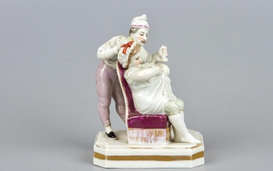 Фарфоровая статуэтка «Супружеская пара ловит блоху».