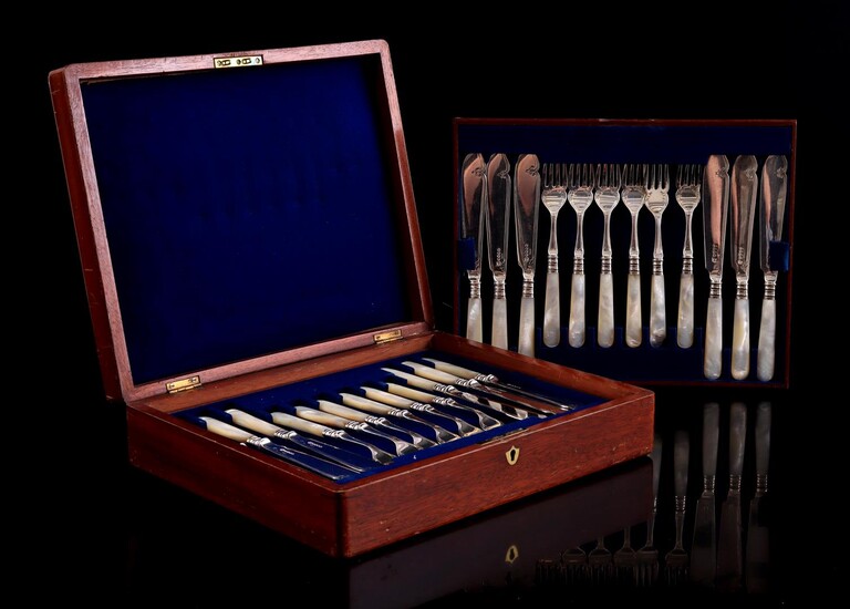 (-), 12-person silver-plated fish cutlery, with mother-of-pearl handles...