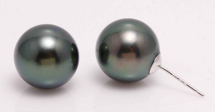 18 kt. White Gold - 11x12mm Peacock Tahitian Pearls