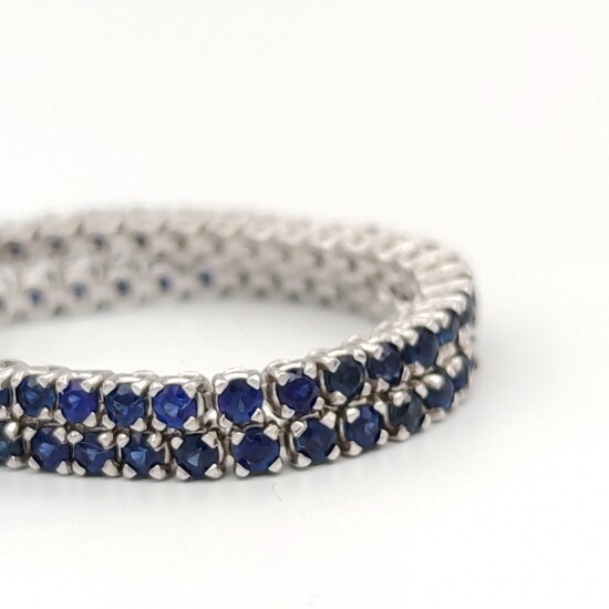 18 kt white gold tennis bracelet with sapphires
