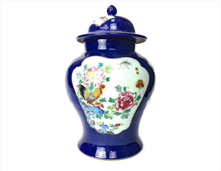 A LARGE CHINESE LATE 19TH CENTURY LIDDED VASE