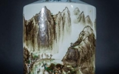 Arte Cinese A large rouleau porcelain vase painted