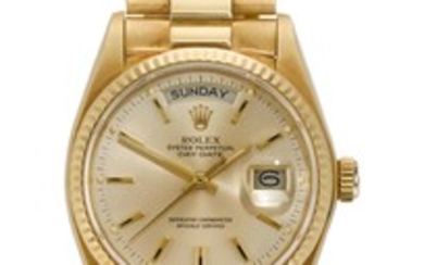 ROLEX | A YELLOW GOLD AUTOMATIC CENTRE SECONDS WRISTWATCH WITH DAY, DATE AND BRACELET REF 18038 CASE 6654454 DAY-DATE CIRCA 1981