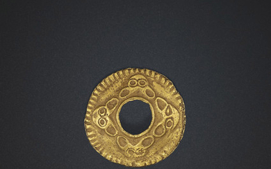 A CIRCULAR GOLD ORNAMENT, NORTHERN CHINA, 3RD CENTURY BC