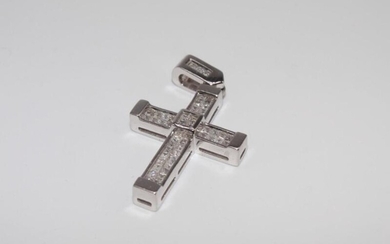 9ct White Gold CZ Crucifix Cross Religious Pendant Metal:...