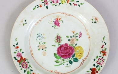 A 18TH / 19TH CENTURY CHINESE FAMILLE ROSE PLATE, the