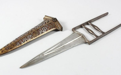 A 19TH CENTURY NORTH INDIAN KATAR DAGGER, the dagger